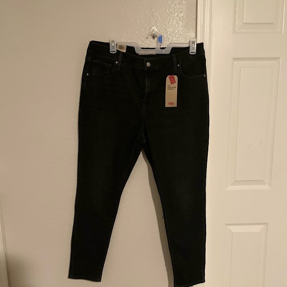 Super cute Levi’s sculpt Jeans - Picture 1 of 3